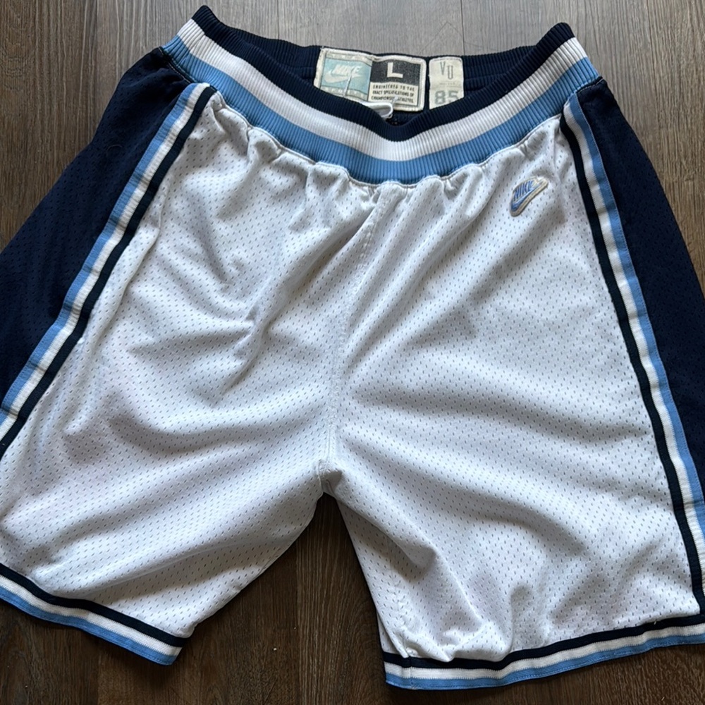 Nike Men's White and Blue Athletic Shorts